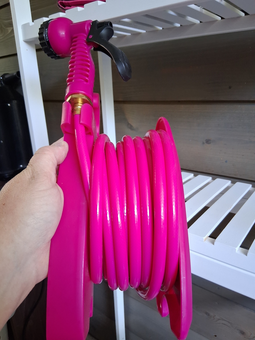Pink Mini Hose Reel with 50FT PVC Hose & 7-Pattern Nozzle - Winslow & Ross - Picture 5 of 7